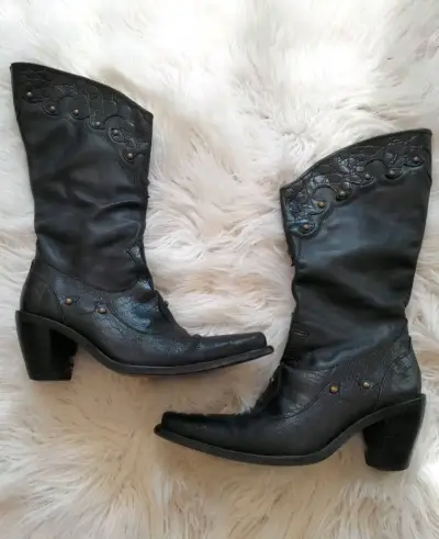 Botas negras de cuero con tacón alto - miniatura 1