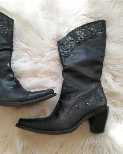 Botas negras de cuero con tacón alto - miniatura 3