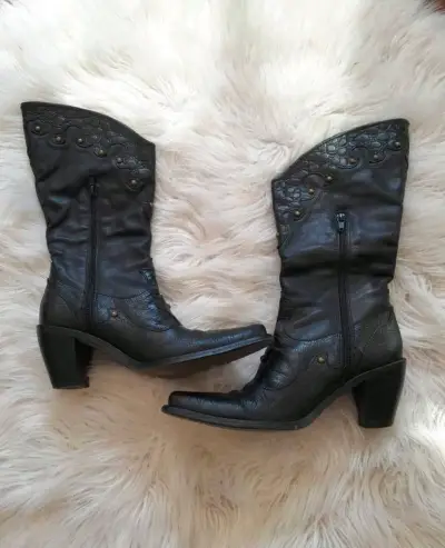 Botas negras de cuero con tacón alto - miniatura 4