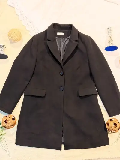 Abrigo negro elegante para mujer - miniatura 1