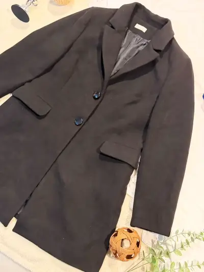 Abrigo negro elegante para mujer - miniatura 2