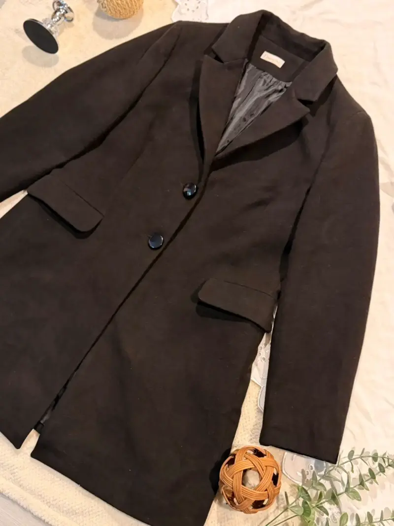 Abrigo negro elegante para mujer - 3