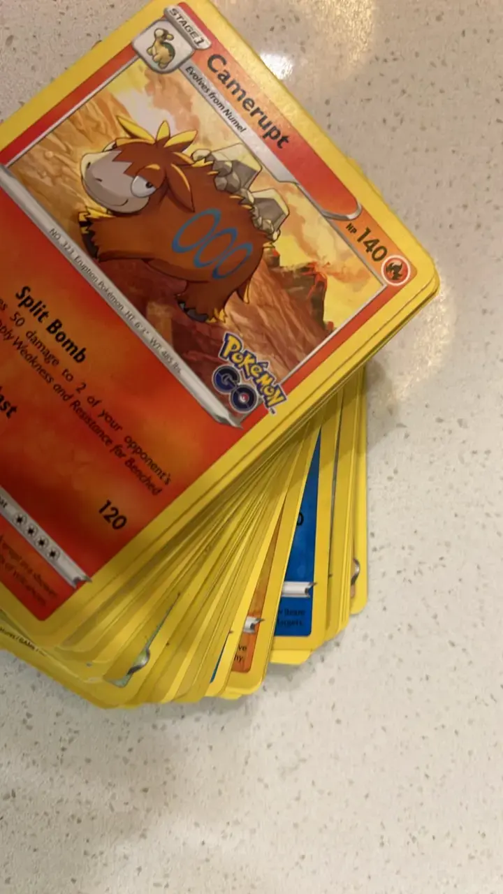 Lote cartas pokemon Go originales borde amarillo - 2
