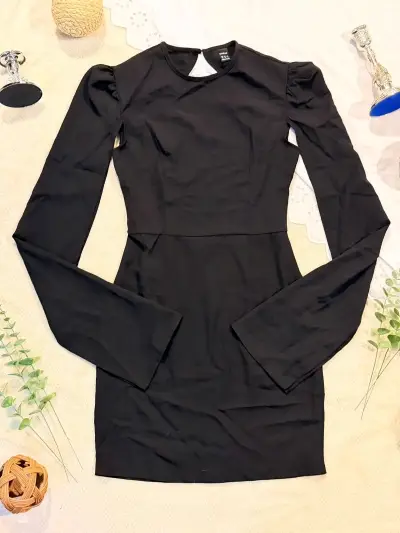 Vestido negro elegante manga larga - miniatura 1