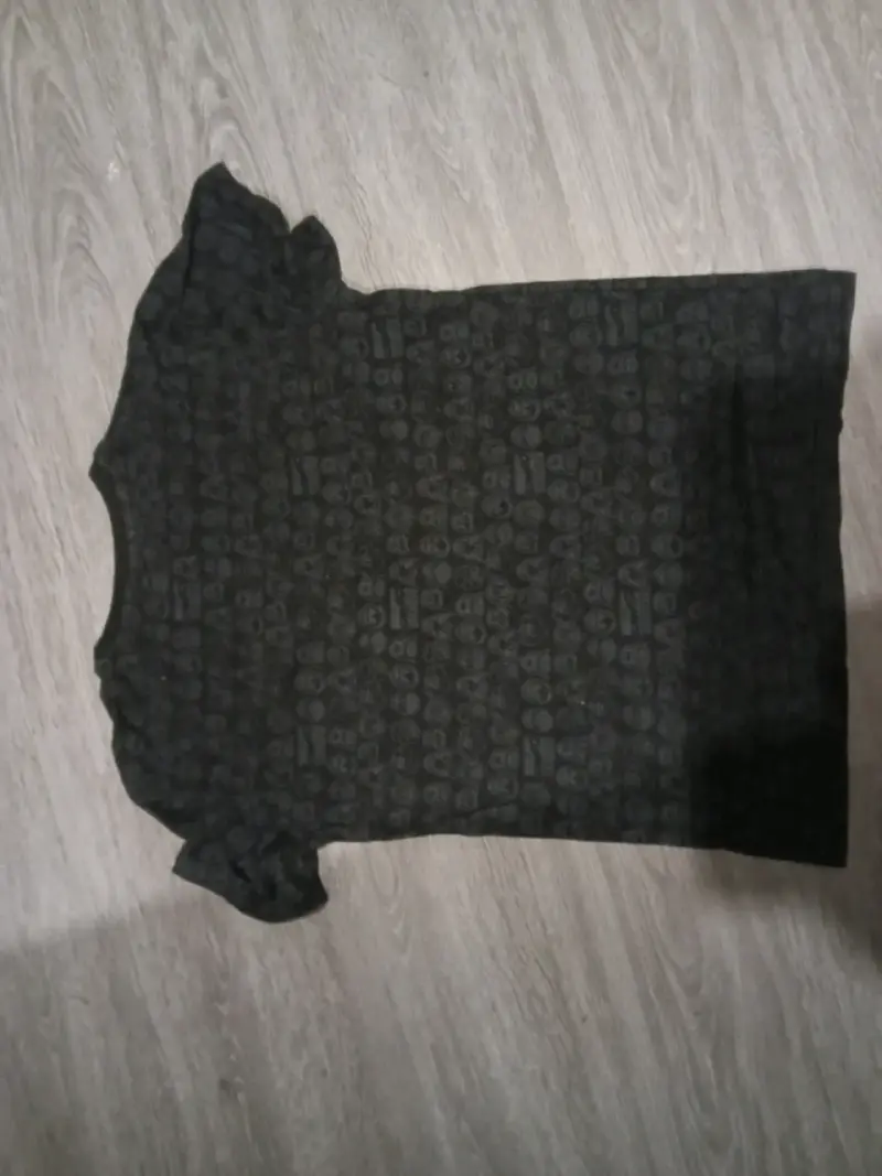 Polera Marvel negra con diseño de calaveras - 2
