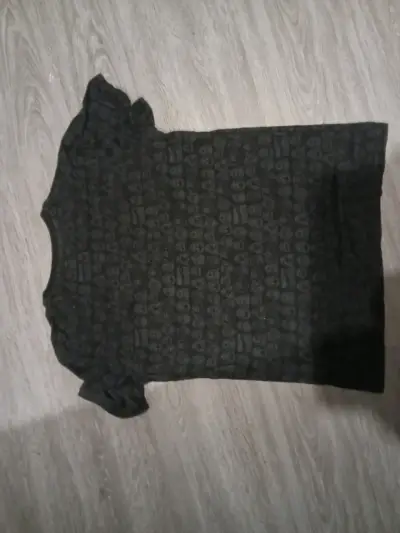 Polera Marvel negra con diseño de calaveras - miniatura 2