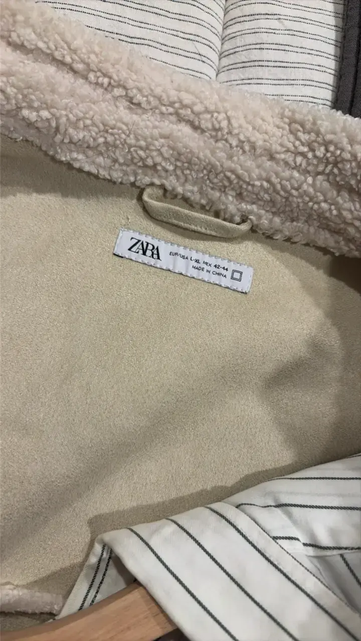 Chaqueta de lana beige Zara con botones - 2