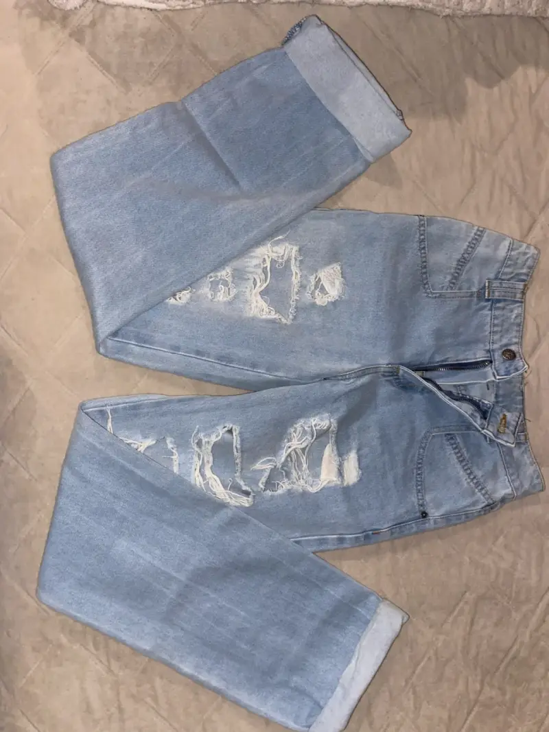 Jeans de mezclilla azul desgastados para mujer - 1