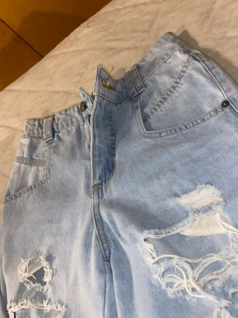Jeans de mezclilla azul desgastados para mujer - 3
