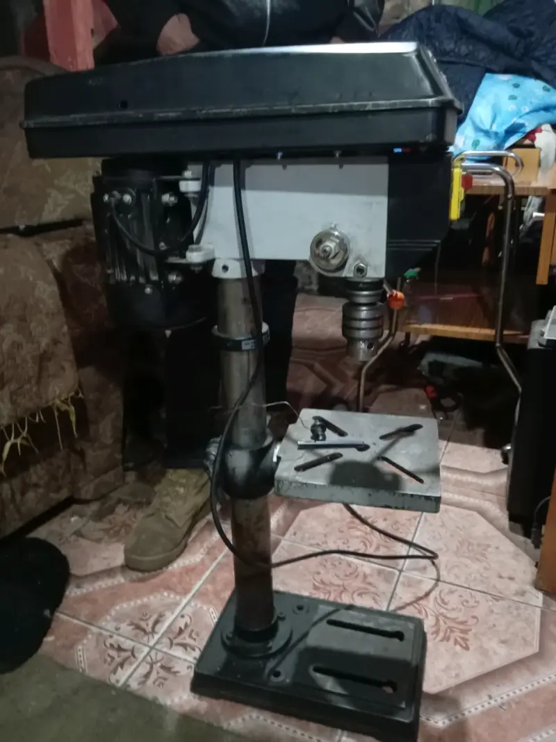 Taladro de columna Gladiator Pro con motor potente - 1