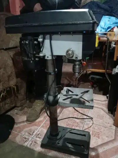 Taladro de columna Gladiator Pro con motor potente - miniatura 1
