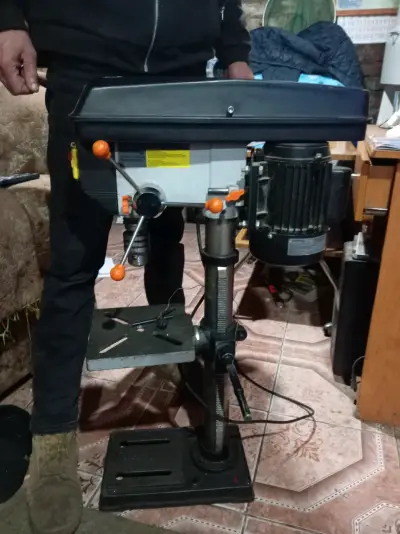 Taladro de columna Gladiator Pro con motor potente - miniatura 2