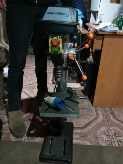 Taladro de columna Gladiator Pro con motor potente - miniatura 3