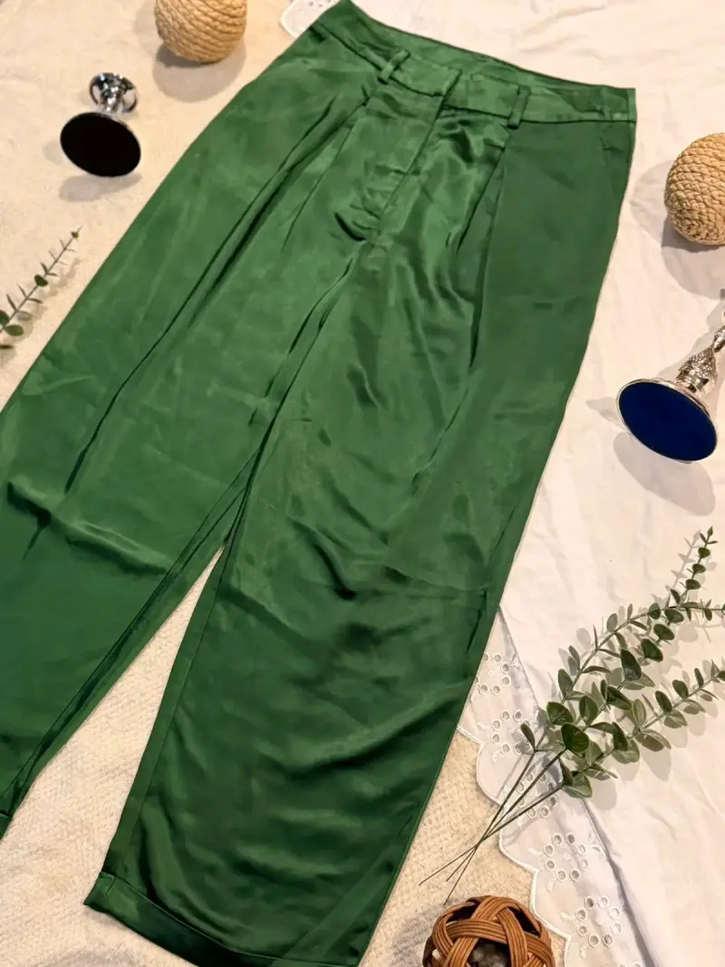 Pantalones verdes de satén para mujer - 2