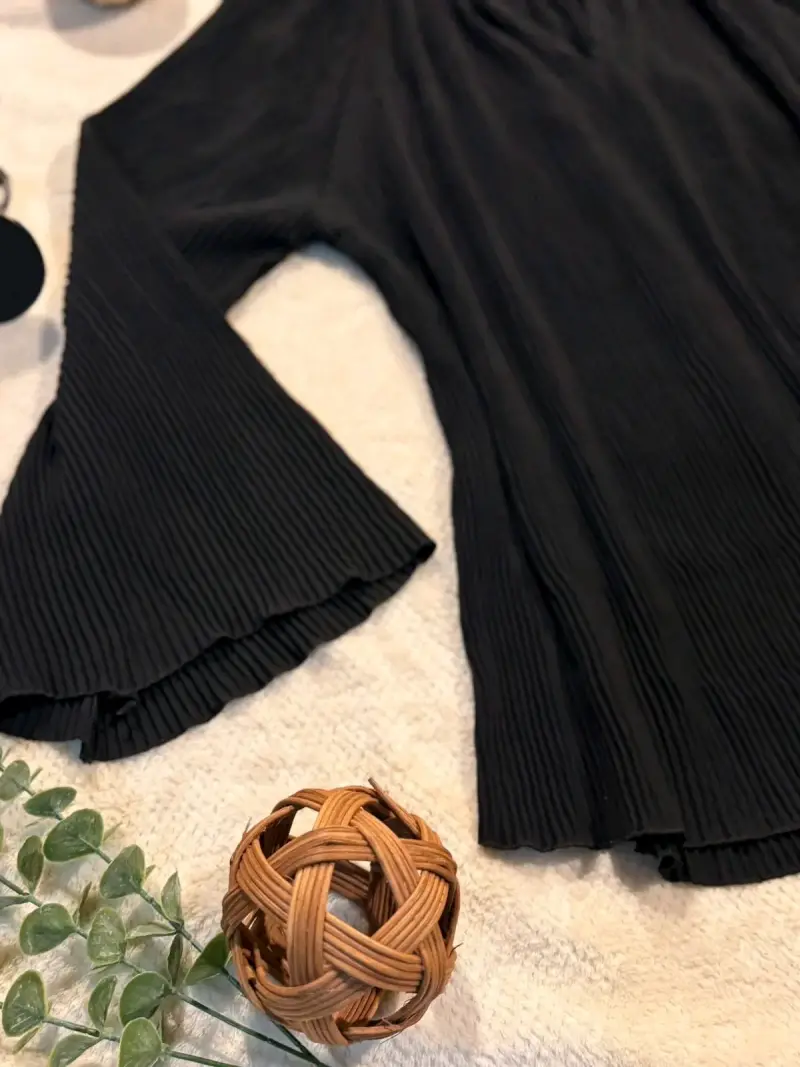 Blusa negra de manga larga acampanada - 3