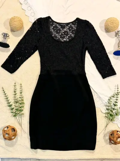 Vestido negro de encaje elegante - miniatura 1