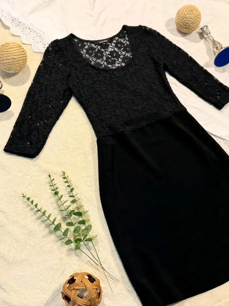 Vestido negro de encaje elegante - 2