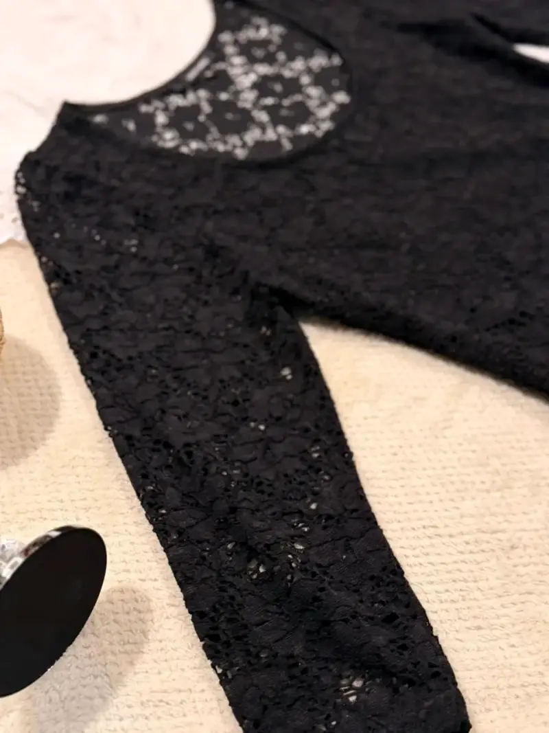 Vestido negro de encaje elegante - 3