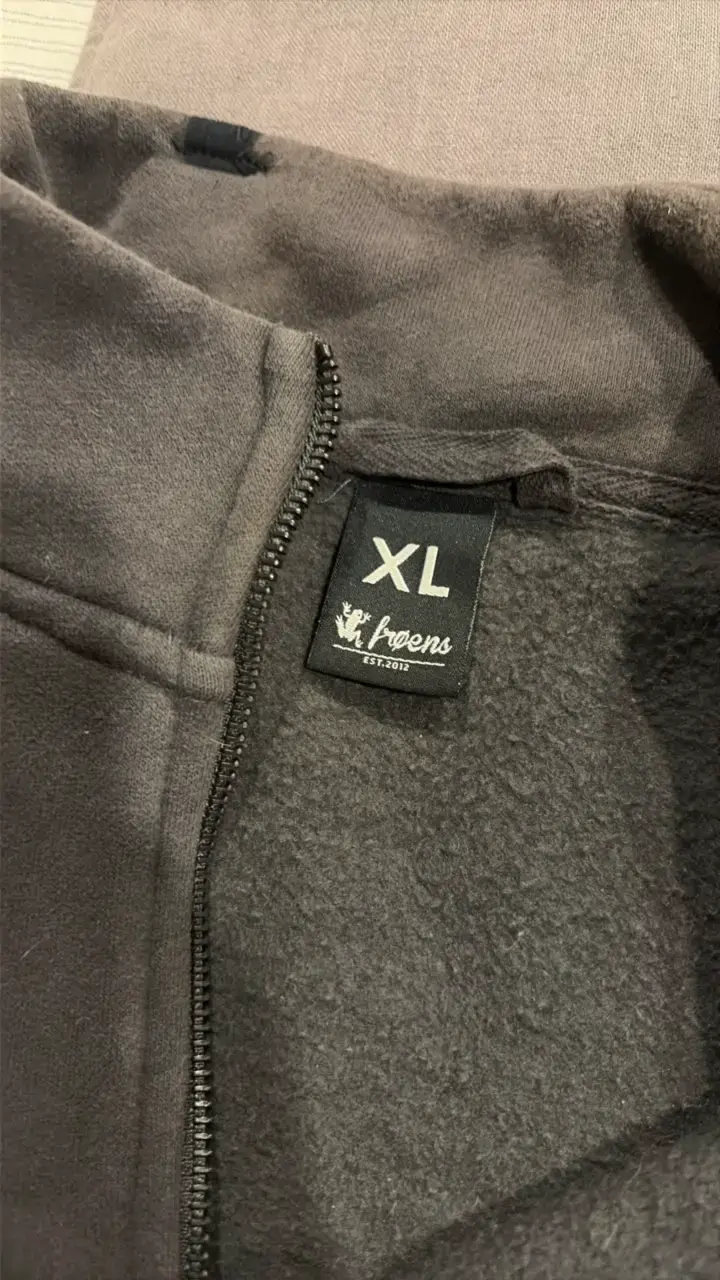 Polerón gris con cierre y bolsillo XL - 2