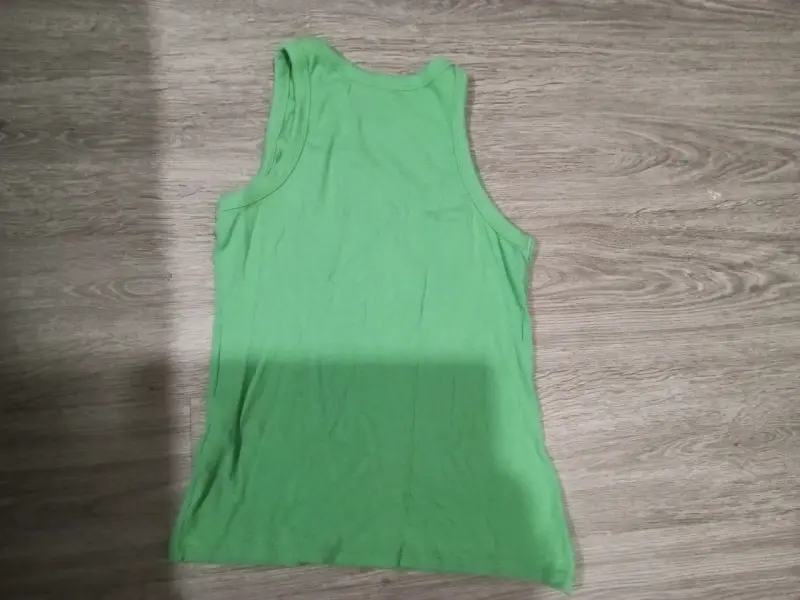 Polera sin mangas verde para mujer - 2