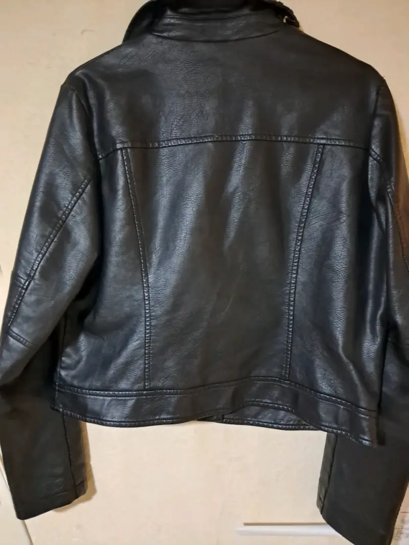 Chaqueta de cuero negra estilo biker para mujer - 3