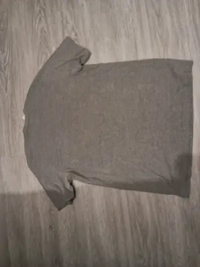 Polera gris con diseño The Ladder Method - miniatura 2