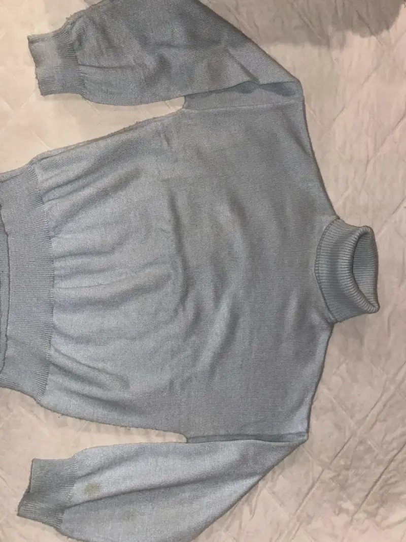 Suéter de cuello alto gris claro para mujer - 1