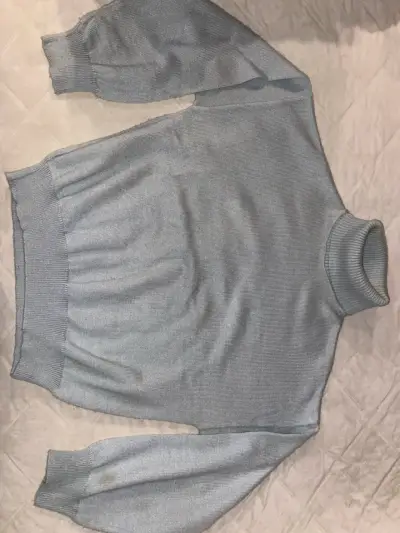 Suéter de cuello alto gris claro para mujer - miniatura 2