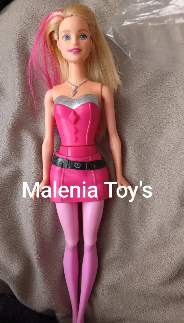 Muñeca fashion rubia con vestido rosa
