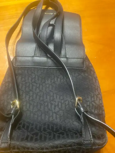 Cartera Tommy Hilfiger negra con diseño tricolor - miniatura 1