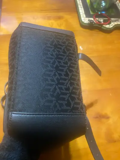 Cartera Tommy Hilfiger negra con diseño tricolor - miniatura 2