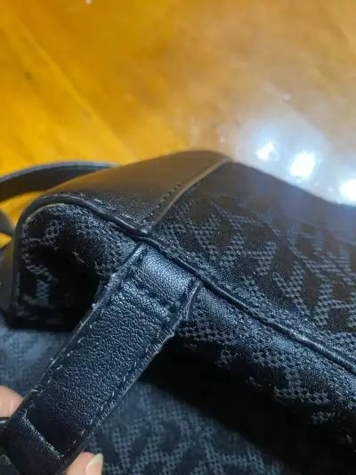 Cartera Tommy Hilfiger negra con diseño tricolor - miniatura 5