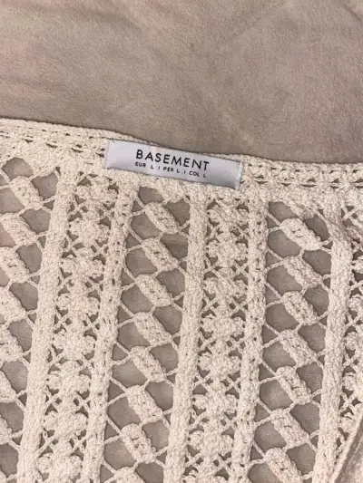 Chaleco de crochet beige Basement - miniatura 2