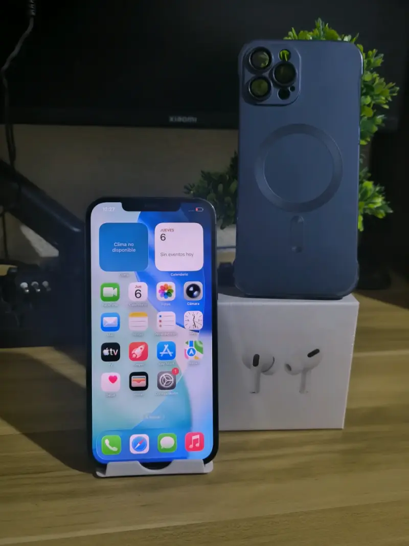 iPhone 12 Pro Max 256GB en buen estado - 1