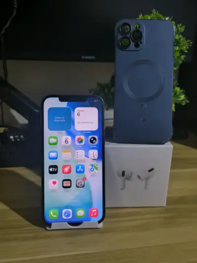 iPhone 12 Pro Max 256GB en buen estado - miniatura 1