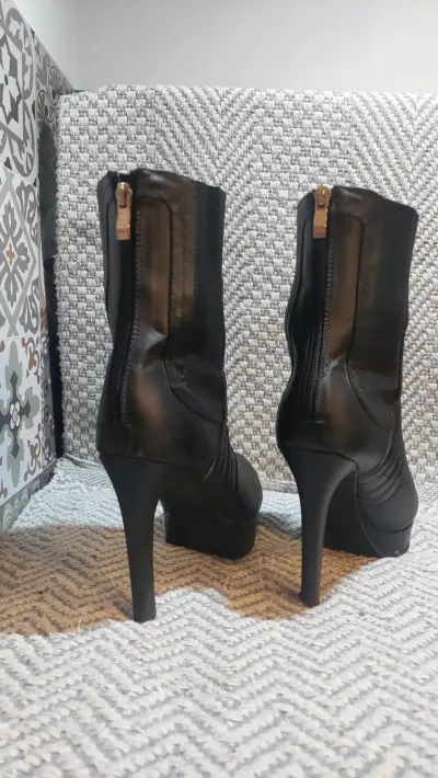 Botines de cuero negro con tacón alto - miniatura 2