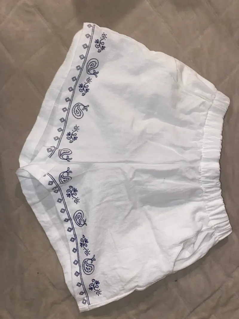 Shorts blancos bordados Shein talla XS