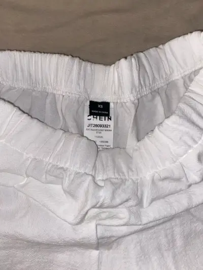 Shorts blancos bordados Shein talla XS - miniatura 2