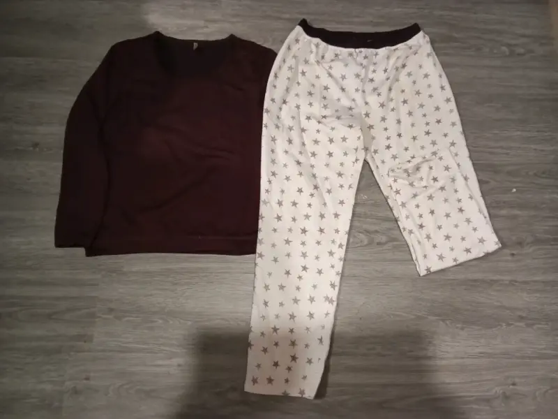 Pijama de mujer con diseño de estrellas