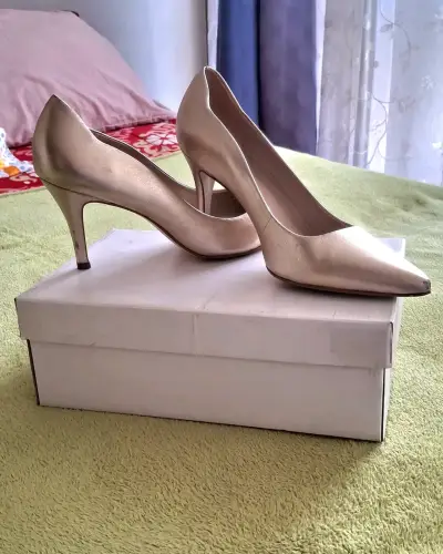 Zapatos de Tacón Dorados Talla 39 - miniatura 1