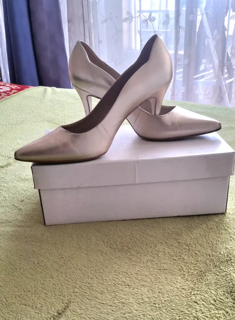 Zapatos de Tacón Dorados Talla 39 - 3
