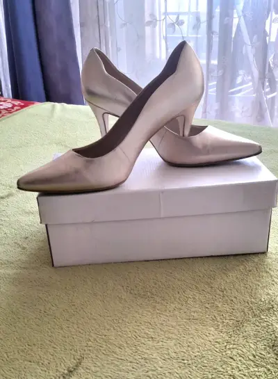 Zapatos de Tacón Dorados Talla 39 - miniatura 3