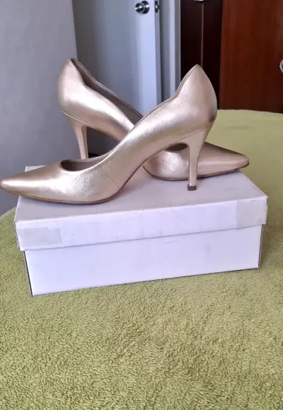 Zapatos de Tacón Dorados Talla 39 - miniatura 4