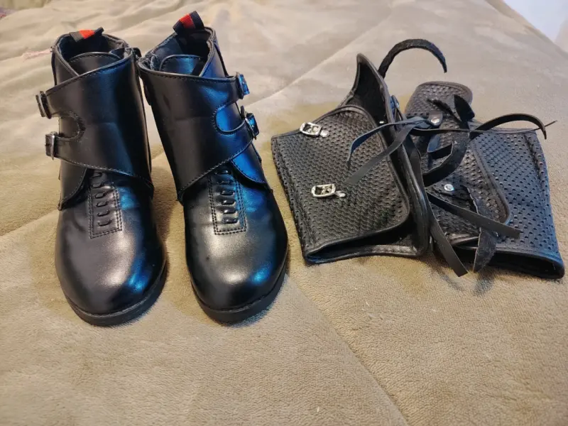 Botines de cuero negro con correas ajustables - 1
