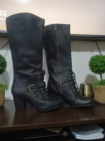 Botas negras de cuero para mujer con tacón - miniatura 1