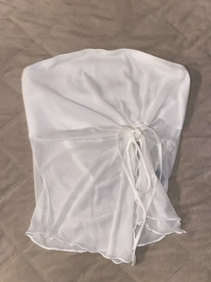 Top strapless blanco de malla con lazo