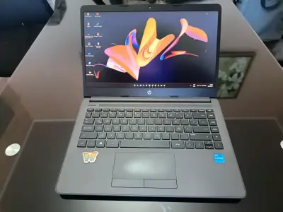 Laptop HP con Intel Core i5 en buen estado - miniatura 1
