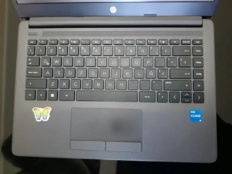 Laptop HP con Intel Core i5 en buen estado - 2