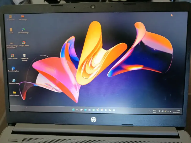 Laptop HP con Intel Core i5 en buen estado - 3