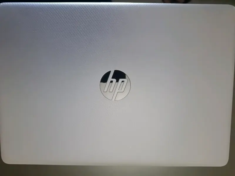 Laptop HP con Intel Core i5 en buen estado - 4